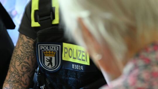 Nach Polizeiangaben werden ältere Menschen häufig Ziel von Kriminellen. Der Weiße Ring unterstützt Menschen, die Opfer einer Str
