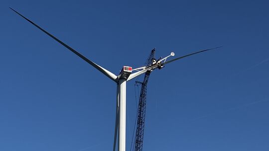 Mittlerweile ist auch das zweite Windrad im Windpark Haiderbachhöhe vollständig errichtet. Die Arbeiten liegen im Zeitplan.