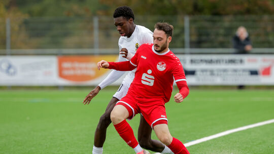 Der TuS Immendorf (in Rot mit Sebastian Fischer) hat durch das 3:2 gegen Eintracht Trier II den dritten Tabellenplatz der Rheinl