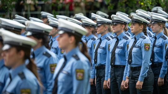Hat Rheinland-Pfalz genug Polizistinnen und Polizisten? Und finden diese in ihren Dienststellen Bedingungen vor, die es ihnen er