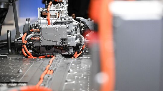 Fahrgestell mit Batterie für ein E-Auto Fahrgestell mit Batterie für ein E-Auto