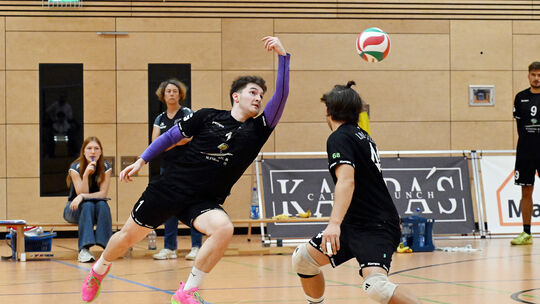 Diesen Ball erwischt Justin Haubrichs nicht – die LAF Sinzig verloren das Derby der Volleyball-Regionalliga beim TV Feldkirchen