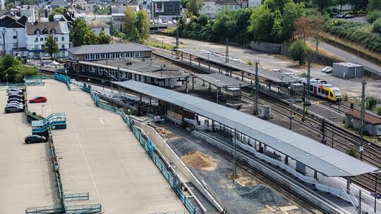 Im Umfeld des Betzdorfer Bahnhofs hat sich am Montagmorgen ein Raubdelikt ereignet.