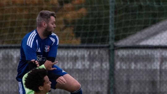 Philipp Schneider (blaues Trikot) und die SG Merxheim wollen am Mittwoch einen Meilenstein setzen.