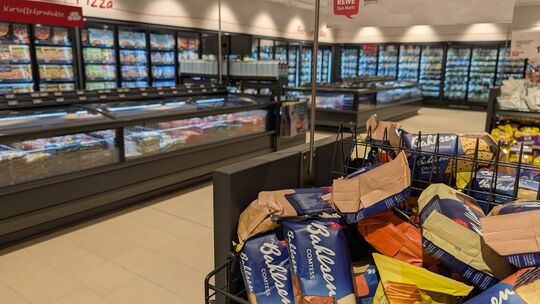 Die Tiefkühlabteilung befindet sich im Rewe Petz in Betzdorf nun an der Stelle, an der früher Spirituosen und Snacks untergebrac