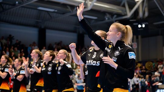 Antje Döll (r) Antje Döll (r)