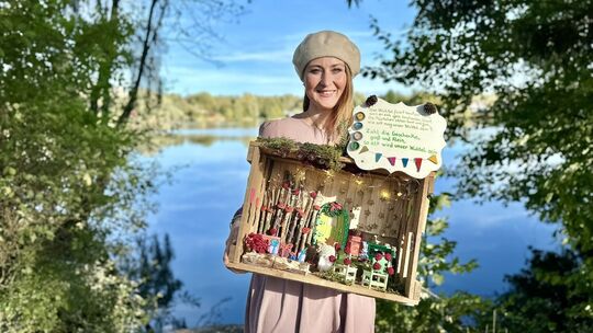 Anne Jovanovic, Sozialraumfachkraft in der katholischen Kita St. Markus, plant einen Wichtelweg am Erlenhofsee. Sie hofft, dass