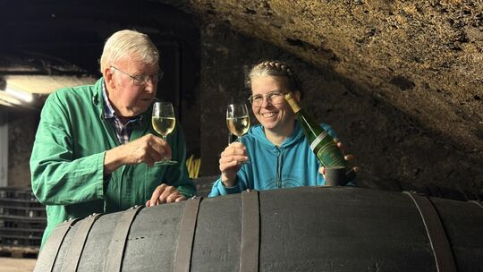 Sie sind ein gespieltes Team: Silvia Steffens-Durm und ihr Vater Paul-Werner. Die 48-Jährige führt das Weingut seit 2015. In ihr