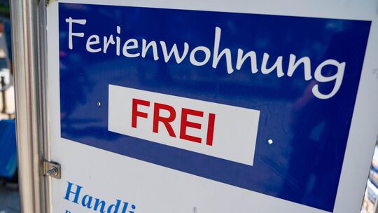 Verfügbare Ferienwohnungen sorgen in Bad Kreuznach für eine Debatte über Wohnraumverteilung und Zweckentfremdung.