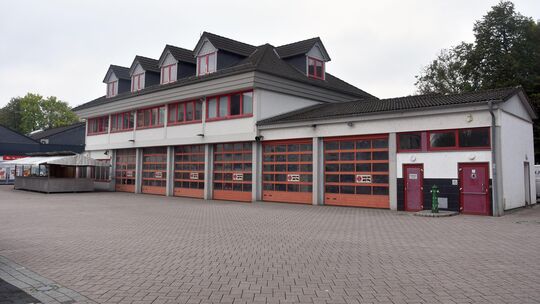 Im alten Feuerwehrgerätehaus auf dem Marktplatz in Nastätten planen drei heimische Investoren Wohnungen, Einzelhandel und Gastro