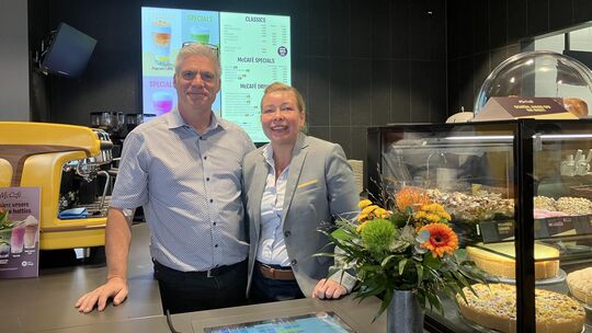 Franchise-Nehmer Michael und Christin Gollor beschreiben die Eröffnung ihrer neu gebauten McDonald's-Filiale in Birkenfeld als G