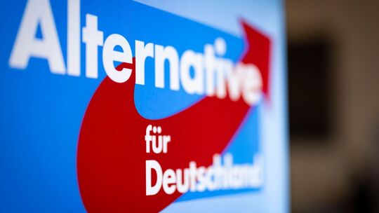 Aufsteller mit dem Schriftzug «Alternative für Deutschland»