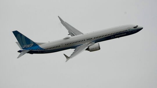 Boeing 737 MAX 10