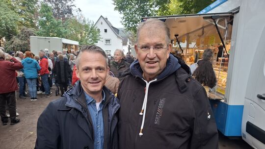 Strahlten um die Wette, denn die Premiere des Abendmarktes in Lahnstein, war gelungen (von links) Christoph Noack und Ralf Henri