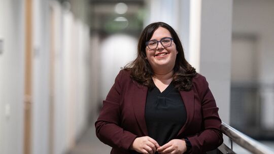 Jaqueline Rauschkorb (SPD), neue Fraktionschefin der SPD Rheinland-Pfalz, steht nach ihrer Wahl im Abgeordnetenhaus. Die Landesf Jaqueline Rauschkorb (SPD), neue Fraktionschefin der SPD Rheinland-Pfalz, steht nach ihrer Wahl im Abgeordnetenhaus. Die Landesf