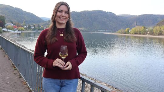 Viktoria Perll aus Boppard kandidiert für das Amt der 56. Mittelrhein-Weinkönigin.