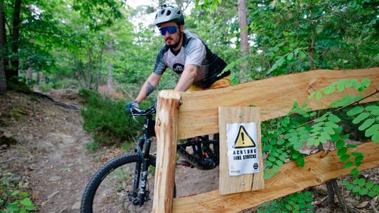 Wie Marian David Serr vom Verein Pfalzbiker in Neustadt an der Weinstraße sollen die Mountainbike-Trails der Grünen Hölle für ei