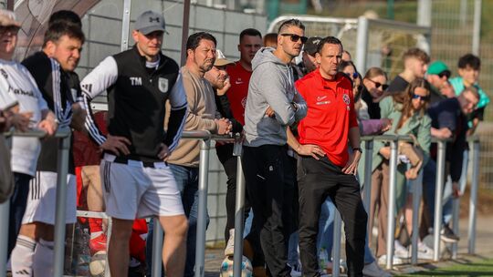Pascal Geibel (rotes Shirt) wird nicht mehr an der Seitenlinie die Geschicke des SC Birkenfeld als Coach leiten.