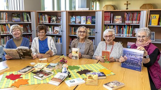 Ulla Seibert (von links), Karin Salzer, Kristina Bell, Elisabeth Dornette-Bieder und Uschi Herrmann waren beziehungsweise sind d