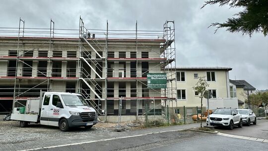 Die Astrid-Lindgren-Grundschule wird derzeit umgebaut und erweitert. Im Zuge dessen erhält sie auch eine neue Sprachalarmierungs