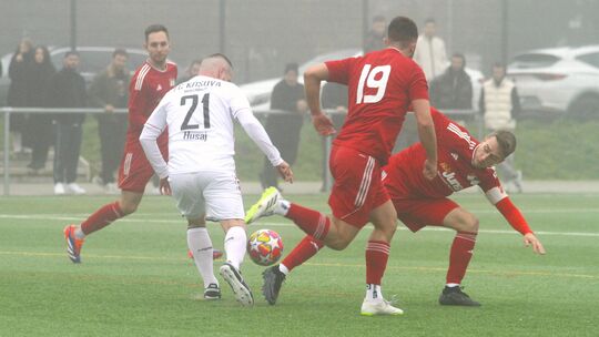 In der Saison 2024/25 kreuzten sich die Wege der SG Hundsangen II (in Rot) und des FC Kosova Montabaur (in Weiß) gleich dreimal.