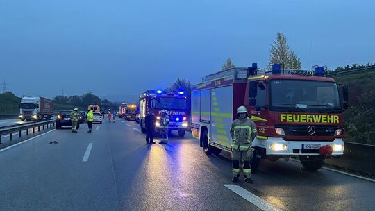 Zur Massenkarambolage auf der im Berufsverkehr dicht befahrenen B41 führte offenbar ein zu geringer Sicherheitsabstand.