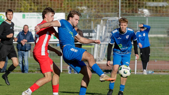 Die Fußballer des BSC Güls (in Blau) gehen nach zwei Siegen in Folge selbstbewusst ins Heimspiel gegen den starken SV Oberzissen Die Fußballer des BSC Güls (in Blau) gehen nach zwei Siegen in Folge selbstbewusst ins Heimspiel gegen den starken SV Oberzissen