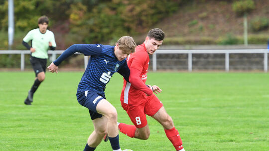 Ben Vulicevic (am Ball) wird Mülheim-Kärlich gegen die Oberliga-Reserve von Rot-Weis Koblenz fehlen.