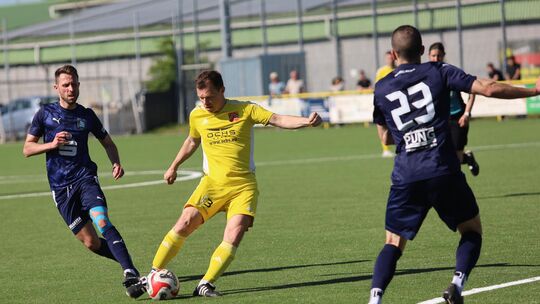 Jonas Heimer wird den Kirchbergern weiter fehlen, in der Vorsaison mischte der TuS-Spielmacher gegen Mülheim-Kärlich (in Blau vo