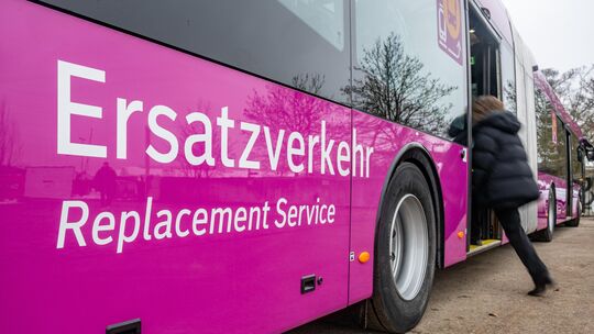 Noch bis zum 12. Dezember ersetzen Busse zwischen Troisdorf und Koblenz den Zugverkehr auf der rechten Rheinseite. Am 13. Dezemb