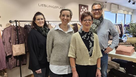 Freuen sich auf die Eröffnung der neuen und ersten Filliale von „Lieblingsplatz“ im Westerwald: Stephanie Henn (Verkäuferin, von
