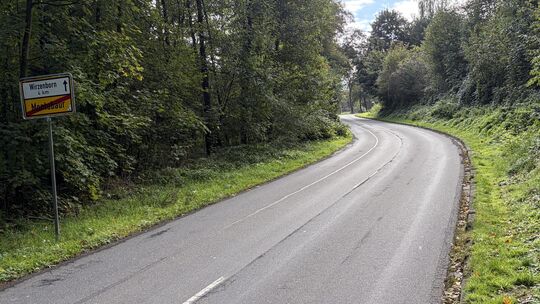 Bis zum Ortsausgangsschild der Kreisstadt in Richtung Gelbachtal wird die Wirzenborner Straße trotz knapper Kasse saniert – der