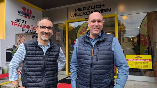 Das Kapitel „Pack zu" ist nun entgültig abgeschlossen: Die beiden Wohnorama-Geschäftsführer Lars Gerhards (links) und Carsten Sc