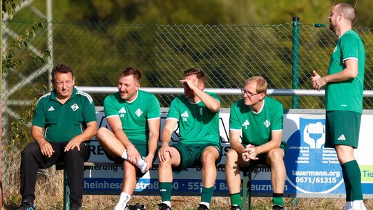 Heiko Meisenheimer (links) hat mit seinem Trainerteam und seiner Mannschaft die Spielpause gut genutzt. Es steht das Derby bei d