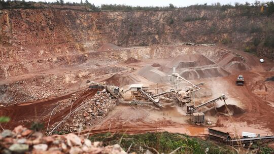 Schon lange wird im Traisener Steinbruch Rhyolith abgebaut. Das aktuelle Areal ist allerdings in rund 15 Jahren erschöpft, sagt