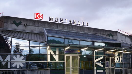 Vom ICE-Bahnhof Montabaur aus kann man in wenigen Stunden die Bundeshauptstadt Berlin erreichen. Von Koblenz geht es bald ohne U