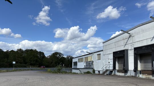 Das verlassene Stieffenhofer-Areal an der B416 am Ortsrand von Koblenz-Güls gehört Lidl.