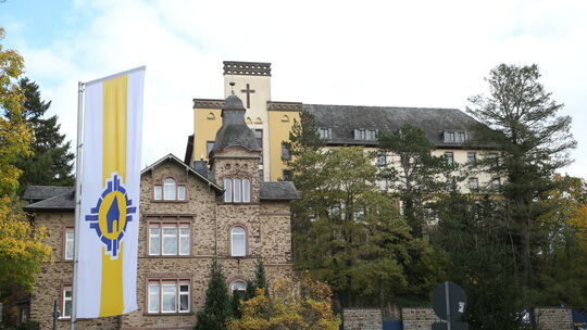Um teilweise leerstehende Gebäude in Schönstatt umnutzen zu können, soll der Bebauungsplan geändert werden. Um teilweise leerstehende Gebäude in Schönstatt umnutzen zu können, soll der Bebauungsplan geändert werden.