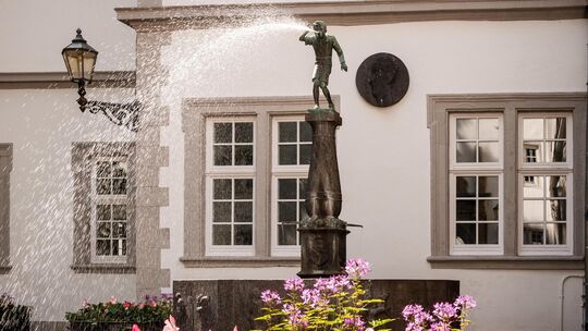Ein Besuch am Schängelbrunnen in Koblenz darf bei keiner Stadtführung fehlen.
