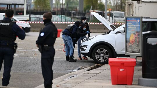 Schüsse aus Auto in Frankreich Schüsse aus Auto in Frankreich
