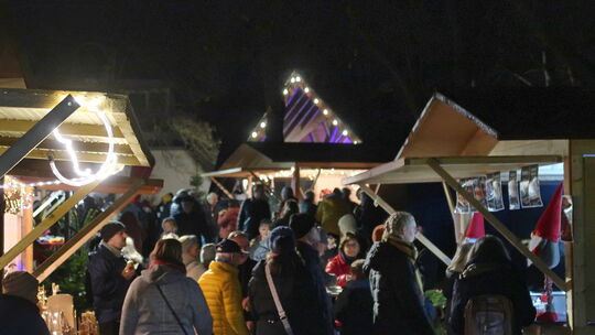 Die beliebte Veranstaltung Advent im Park fällt dieses Jahr aus. Bei anderen städtischen Veranstaltungen waren Ehrenamtlern, Ve Die beliebte Veranstaltung Advent im Park fällt dieses Jahr aus. Bei anderen städtischen Veranstaltungen waren Ehrenamtlern, Ve