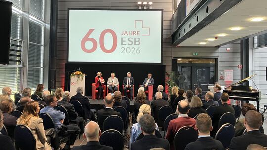 Gäste aus Kommunal-, Landes- und Bundespolitik sowie Gäste und Partner aus Wirtschaft, Verwaltung und Gesellschaft lobten das En
