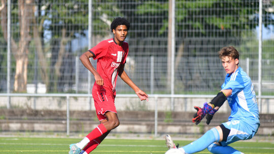 Aron Seck, der oft in der zweiten Mannschaft des Ahrweiler BC zu Einsatz kommt, brachte sein Team beim FV Diefflen schon nach dr Aron Seck, der oft in der zweiten Mannschaft des Ahrweiler BC zu Einsatz kommt, brachte sein Team beim FV Diefflen schon nach dr