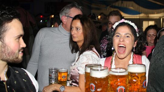 Beim Cochemer Oktober waren auch die Bedienungen bestens gelaunt.