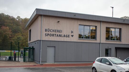 Das neue Sportlerheim in Neustadt/Wied mit integrierter Bücherei.
