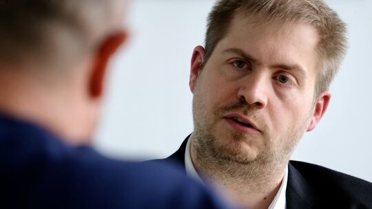 FDP-Landesvorsitzender Stefan Thoma im Gespräch mit RZ-Redakteur Frank Schmidt-Wyk.
