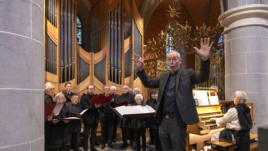 Der katholische Kirchenchor Hachenburg Marienstatt beim „Singen der Chöre“ in der Basilika der Abteikirche des Klosters Marienst Der katholische Kirchenchor Hachenburg Marienstatt beim „Singen der Chöre“ in der Basilika der Abteikirche des Klosters Marienst