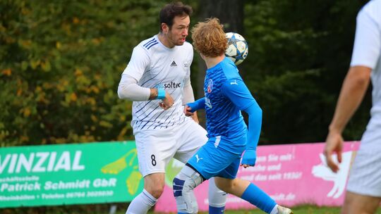 Kevin Hochstein (in Weiß) hatte wie so oft großen Anteil am 4:2-Sieg seiner SG Laudert/Lingerhahn/Horn/Kisselbach bei der SG Lie