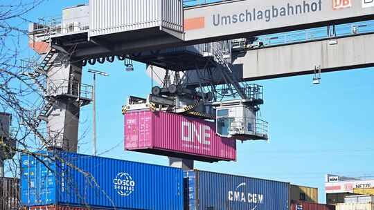 Umschlagbahnhof Logistik und Export