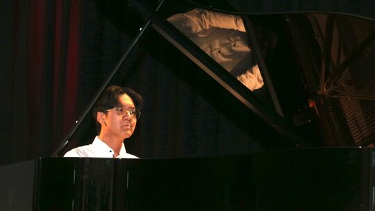 Freuen durfte sich das Mendiger Publikum auf Darbietungen von Julian Luo. Freuen durfte sich das Mendiger Publikum auf Darbietungen von Julian Luo.
